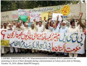 PTCL-pensioners-protest-at-Lahore-on-18-10-2010