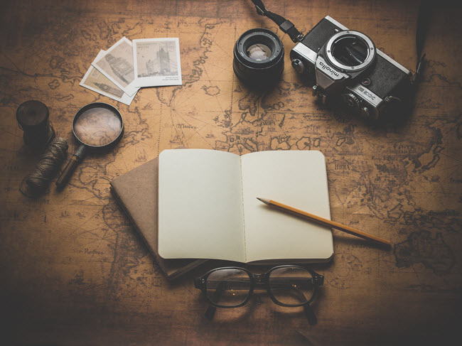 financial planning for holidays image of holiday planning by Dariusz Sankowski from Unsplash